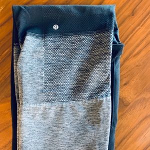 Lululemon cropped workout pants! Like new!